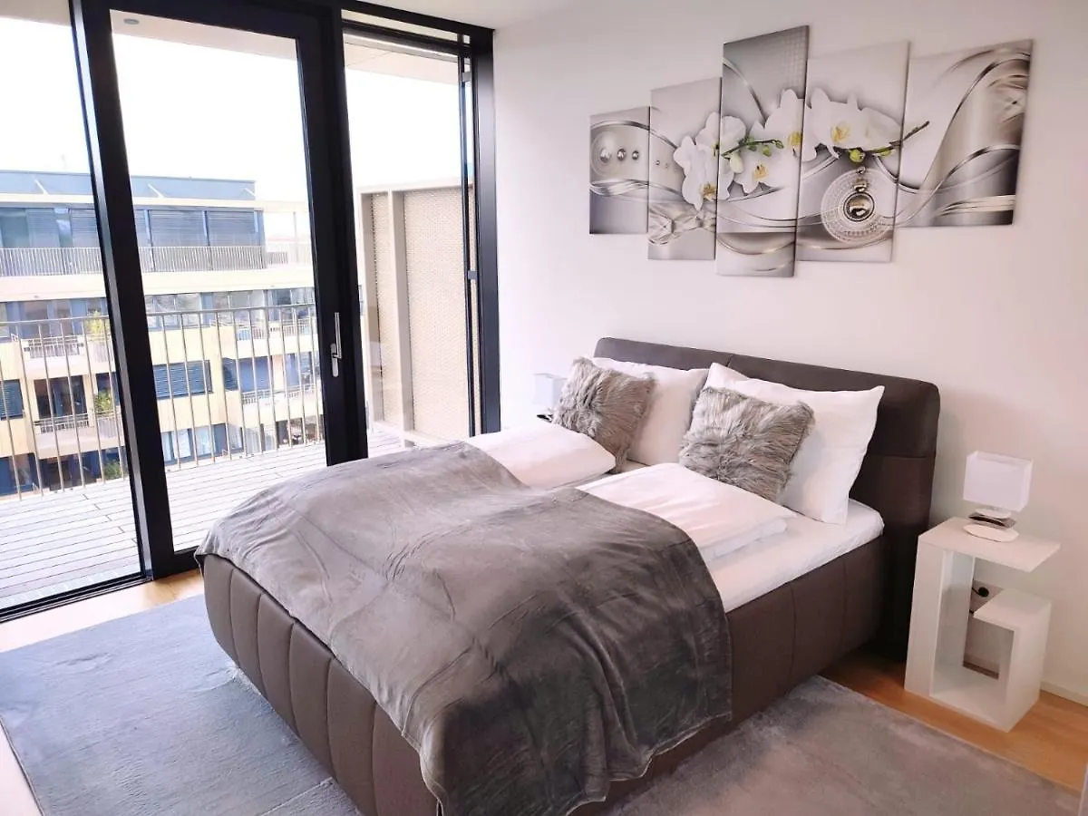 Panorama Apartment Vienna - Free Parking, Sauna & Fitness